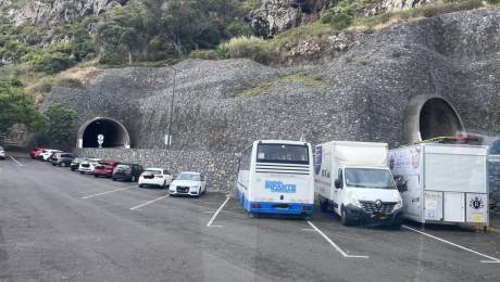 Parque destinado a pesados de passageiros ocupado por outras viaturas