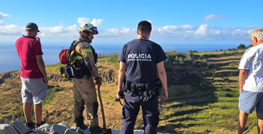 Casal de turistas perde-se numa levada