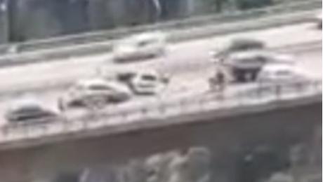 Ferido grave no acidente entre quatro carros na via rápida