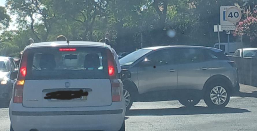 Jovem ficou ferido no acidente entre mota e carro no Caniço de Baixo
