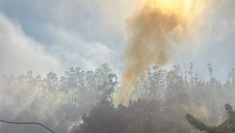 Incêndio mobiliza três corporações de bombeiros