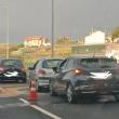 Acidente entre três carros na via rápida provoca caos no trânsito