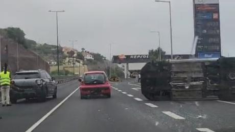 Violento acidente com capotamento na via rápida (Com vídeo)