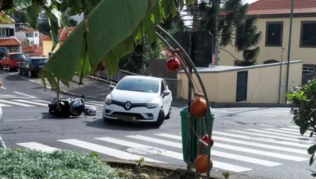 Casal ferido num choque entre mota e carro