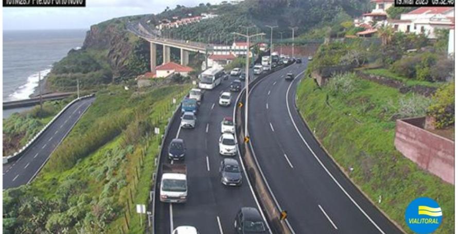 Três feridos, um deles uma criança, num capotamento na via rápida