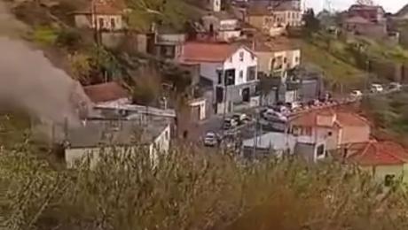 Mãe e filha transportadas para o hospital após incêndio numa casa (Com vídeo)