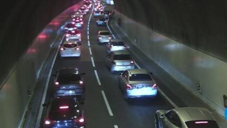 Menino com 3 anos ferido num acidente entre três carros na via rápida
