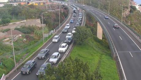 Acidente na via rápida fere mulher