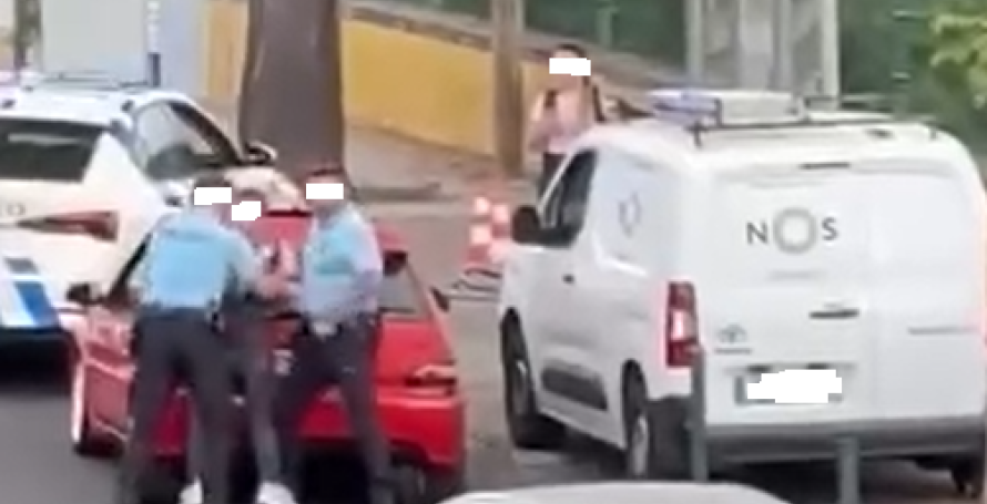 Jovem condutor sem carta foge à polícia, é apanhado mas tenta resistir