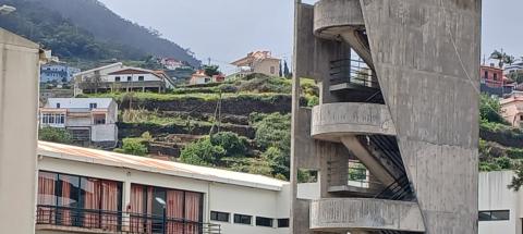 Homem encontrado morto num ribeiro