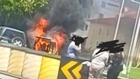 Carrinha táxi destruída por incêndio