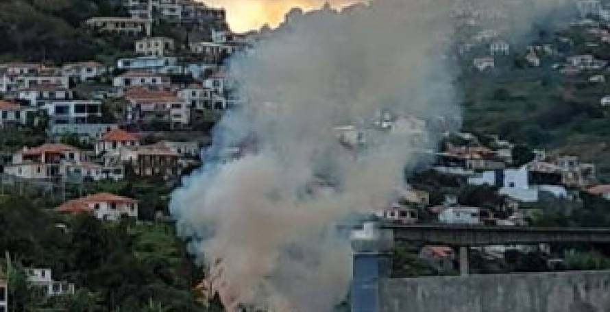 Incêndio com alguma dimensão no Funchal