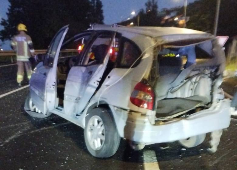 Veja as fotos do carro envolvido no violento acidente na via rápida