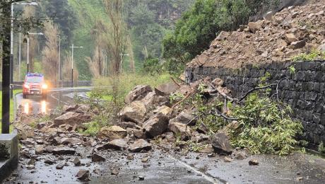 Derrocada fecha estrada