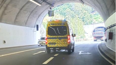 Jovem motociclista ferido num despiste