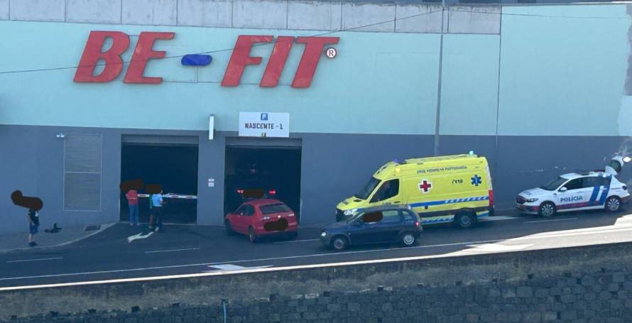 Jovem motociclista ferido num acidente entre mota e carro