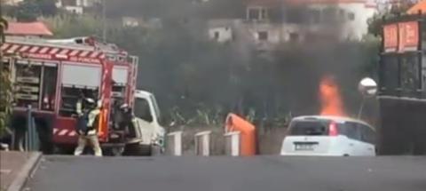 Carro destruído por incêndio (Com vídeo)