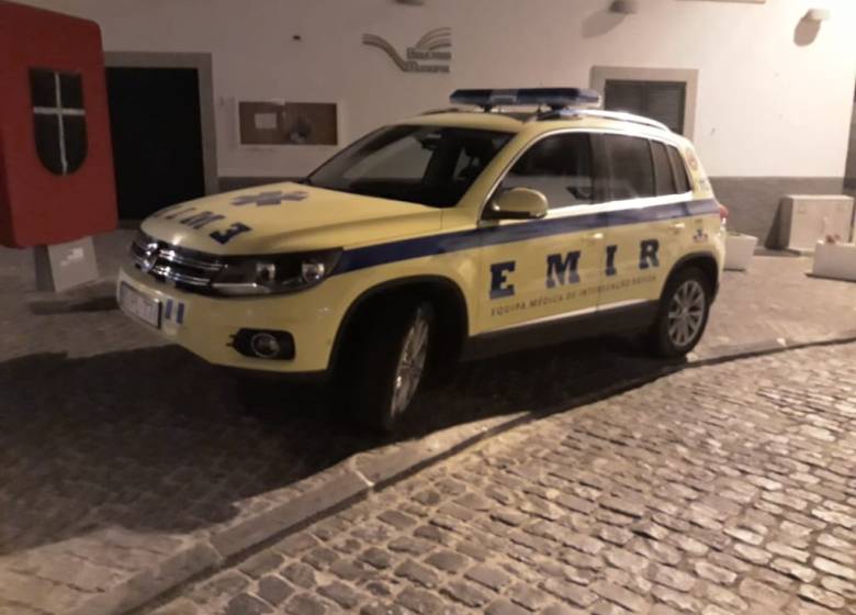 Homem na casa dos 40 anos sofre paragem cardiorrespiratória na via pública
