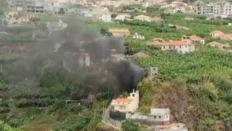Queimada junto a casas (Com vídeo)
