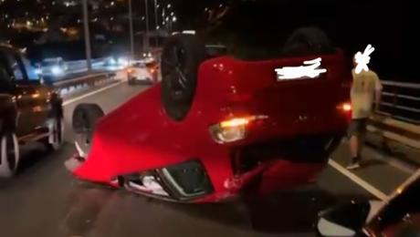 Capotamento na via rápida faz dois feridos