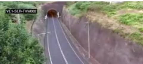 Ferido grave num acidente entre mota e carro num túnel na via expresso