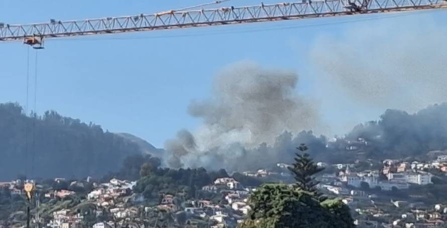 Incêndio no Funchal alastra (Com vídeo)