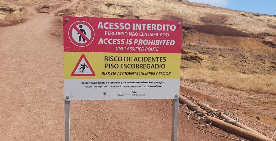 Turista ignora proibição, sofre queda, fica ferida e teve de ser resgatada