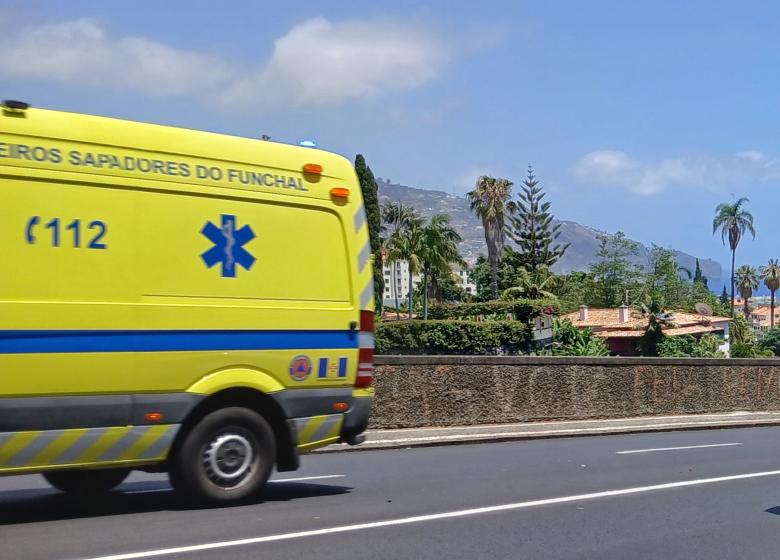 Casal ferido num despiste de mota