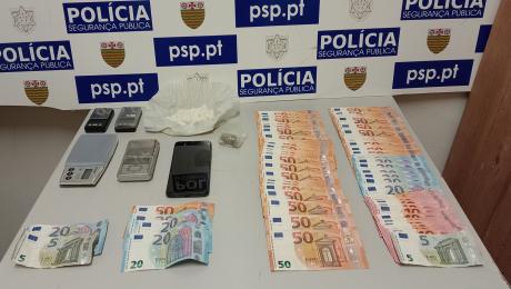 PSP apreende 300 doses de bloom e 3000 euros