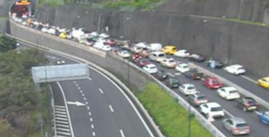 Dois feridos num acidente na via rápida