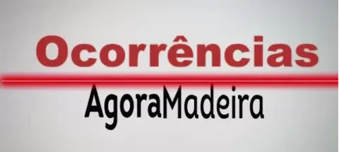 Carro sai de estrada, embate em muro, tomba poste e capota