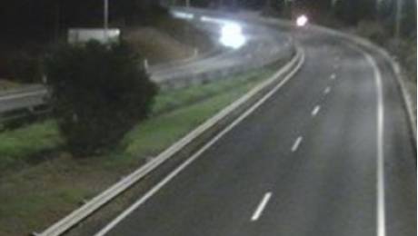 Motociclista perde as duas pernas num grave despiste contra poste na via rápida