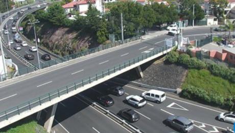 Dois feridos num acidente na via rápida