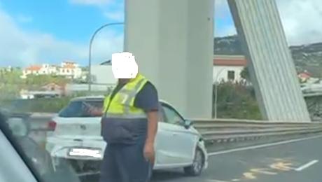 Cinco feridos, um deles uma criança, num acidente na via rápida
