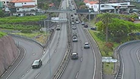 Despiste na via rápida fere motociclista