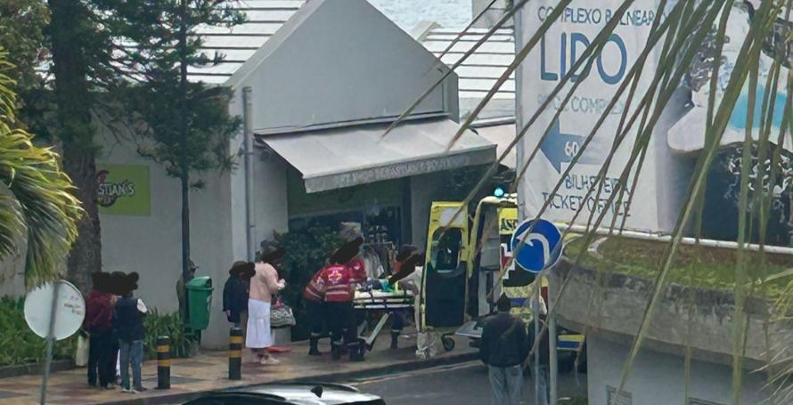 Mulher cai de escadas e fica ferida