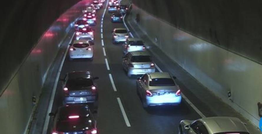 Menino com 3 anos ferido num acidente entre três carros na via rápida