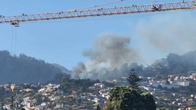 Incêndio no Funchal alastra (Com vídeo)