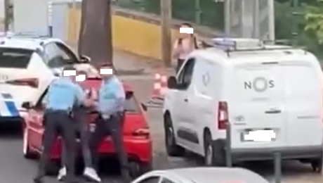 Jovem condutor sem carta foge à polícia, é apanhado mas tenta resistir