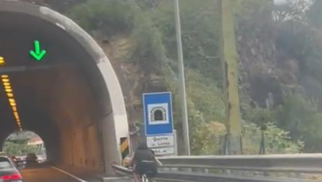 Ciclista na via rápida (Com vídeo)
