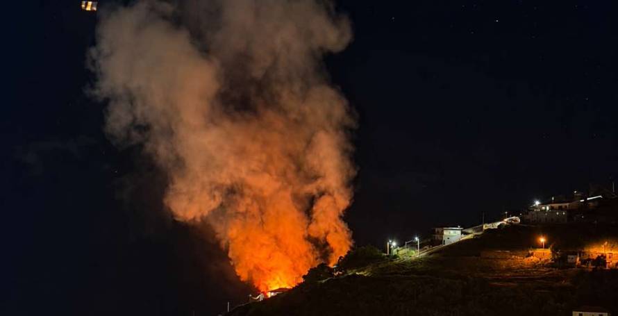 Foguete de arraial provocou incêndio desta noite no Garachico
