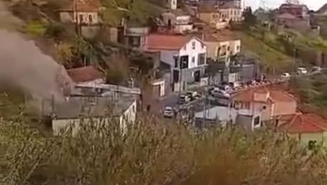 Mãe e filha transportadas para o hospital após incêndio numa casa (Com vídeo)