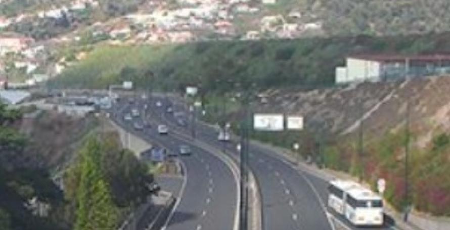 Motociclista ferido com alguma gravidade num acidente na via rápida