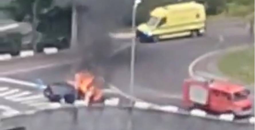 Carro em chamas numa rotunda na Ponta do Sol (Com vídeo)