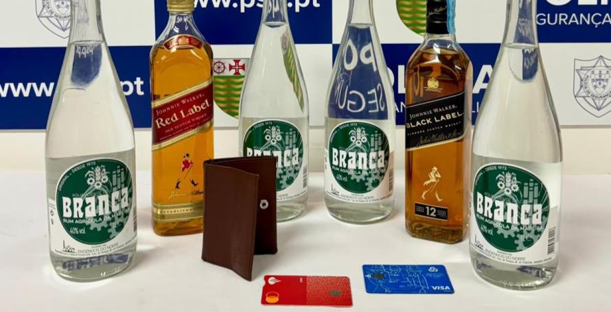 Roubam por esticão e vão comprar garrafas de whisky e de aguardente