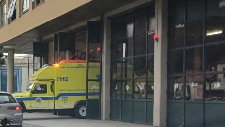 Homem cai de escadaria e fica inconsciente