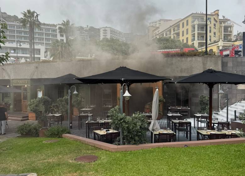 Incêndio num restaurante no Funchal (Com vídeo)