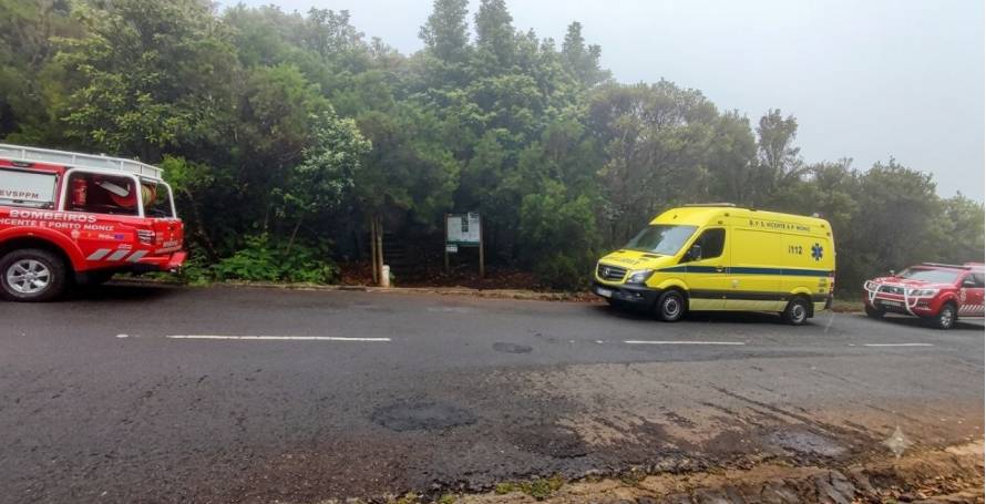 Resgate a turista ferida numa levada