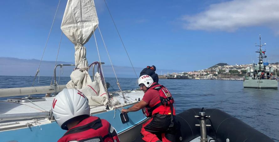 Náufrago à deriva há um mês e cão resgatados ao largo da Madeira