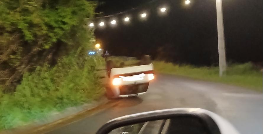 Capotamento no Caniço